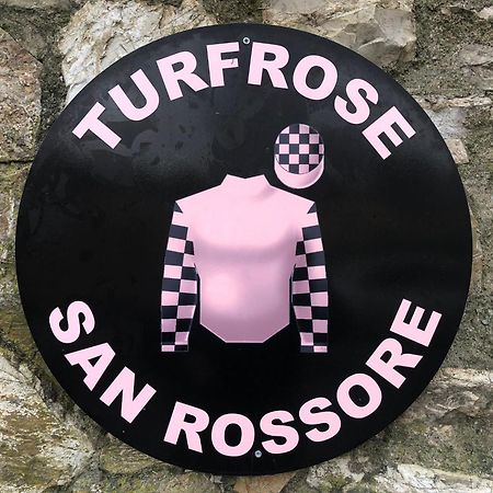 Turfrose Di San Rossore A Pisa By Zoom In Earth Exterior foto